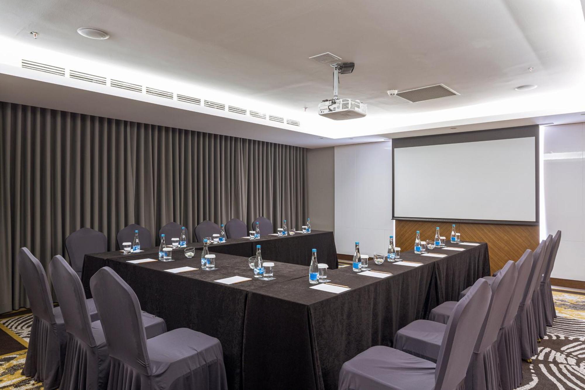 Sheraton בישקק מראה חיצוני תמונה
