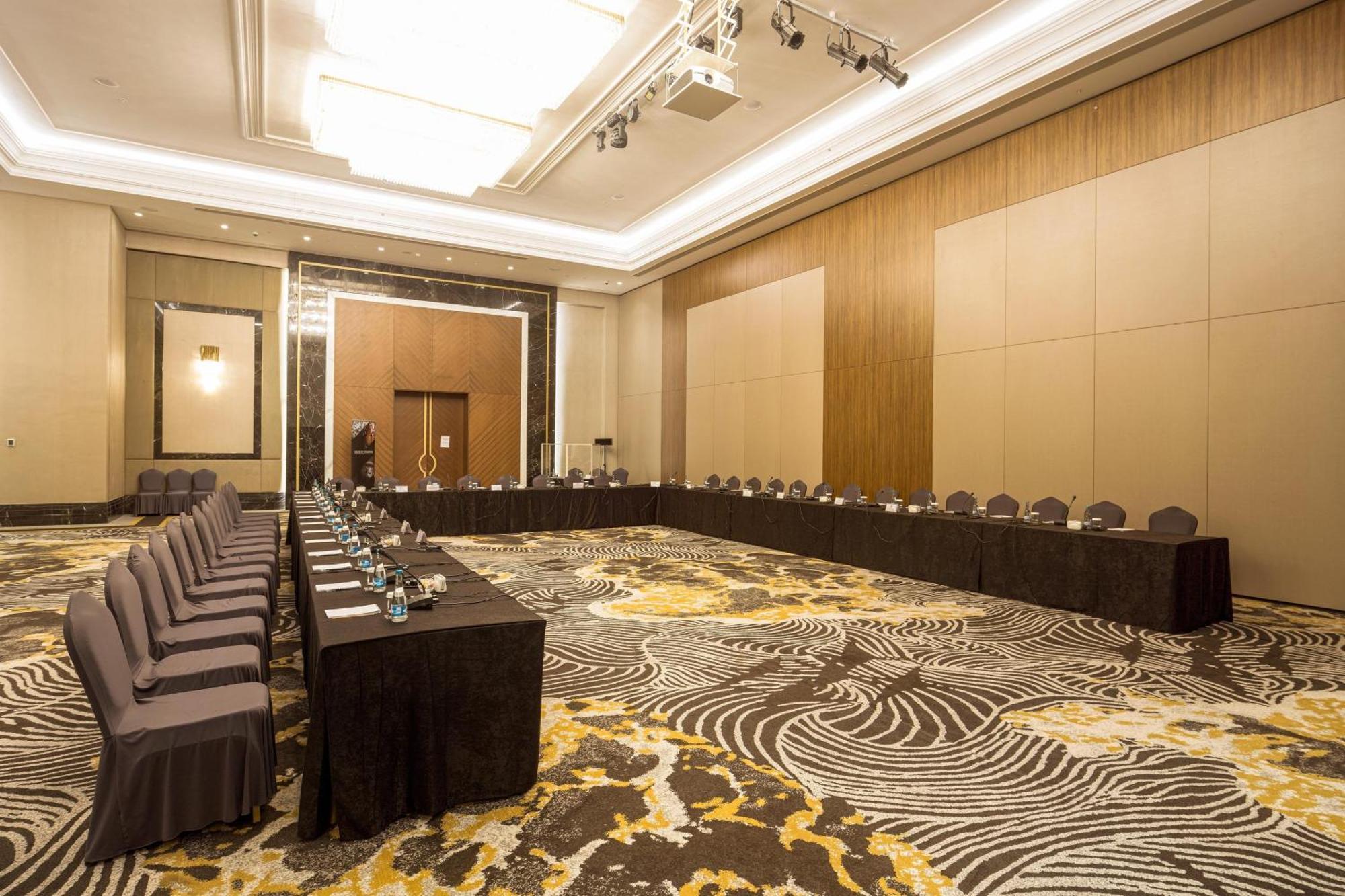 Sheraton בישקק מראה חיצוני תמונה