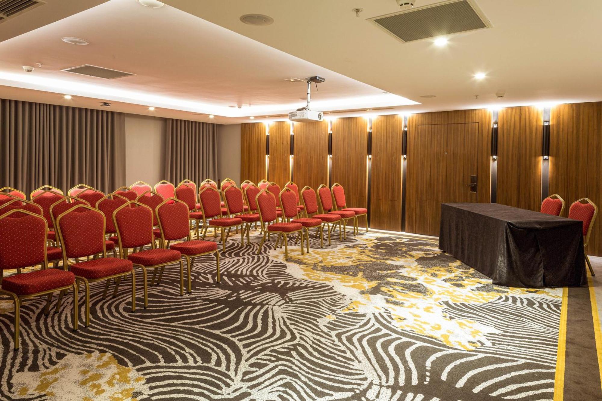 Sheraton בישקק מראה חיצוני תמונה